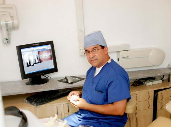Dr. William Álvarez